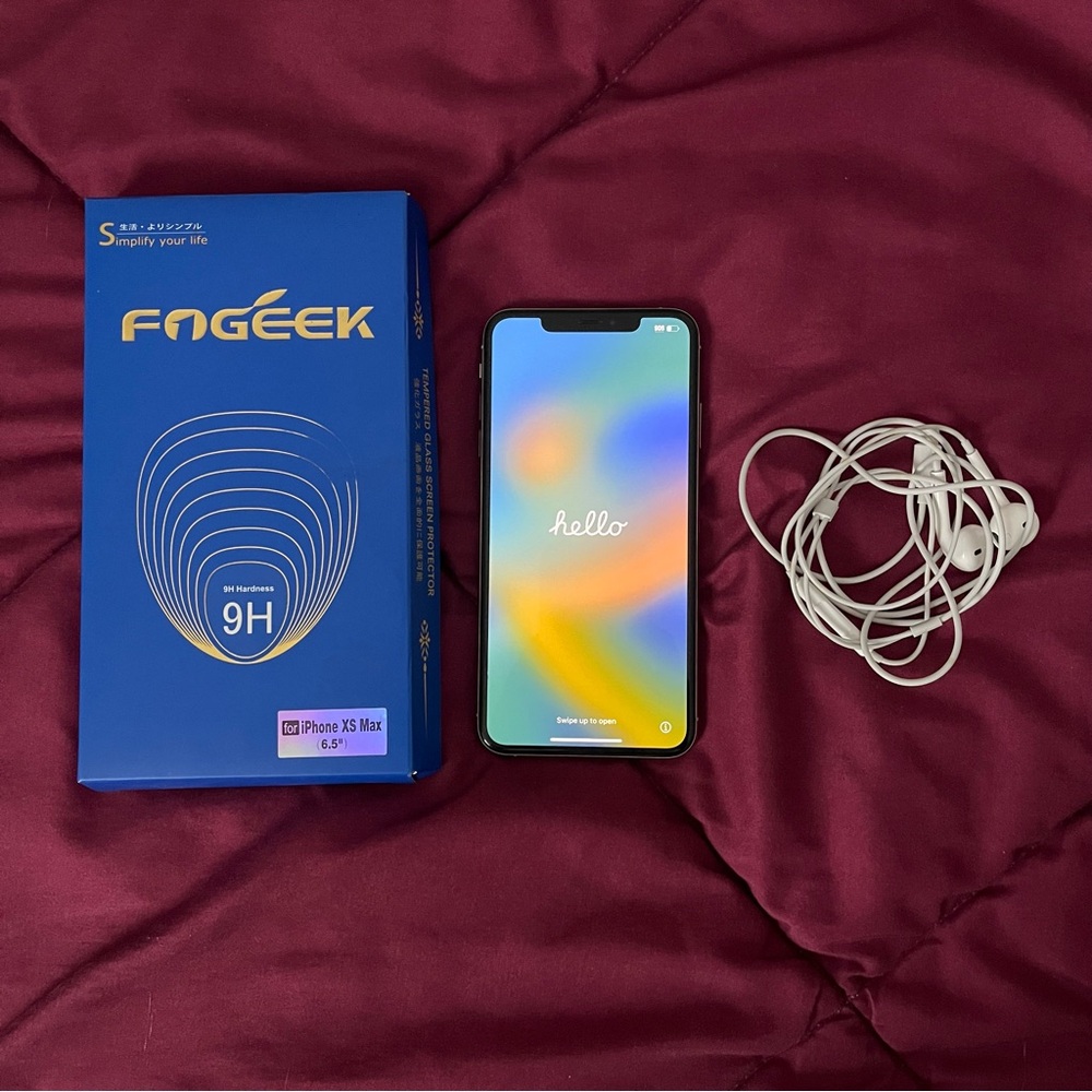 Iphone XS Max 256gb (can include charger at no extra cost)